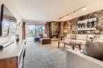 Newly remodeled Retro Mtn. condo with hip dcor and beautiful mountain views